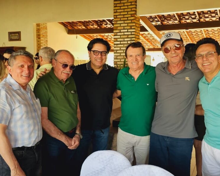 Esquerda para direita: Desembargador Edilson Cerdoso , ex-governador Freitas Neto, advogado Marcelo Feitosa, Estenio Campelo, Pompílio e secretário Zé Santana