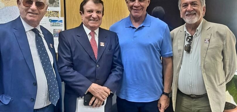 Da esquerda para direita : Advogados João Rodrigues (Diretor Jurídico), Estenio Campelo ( Primeiro Vice-Presidente ), Secretário José Humberto, e Lacerda Júnior (Presidente)
