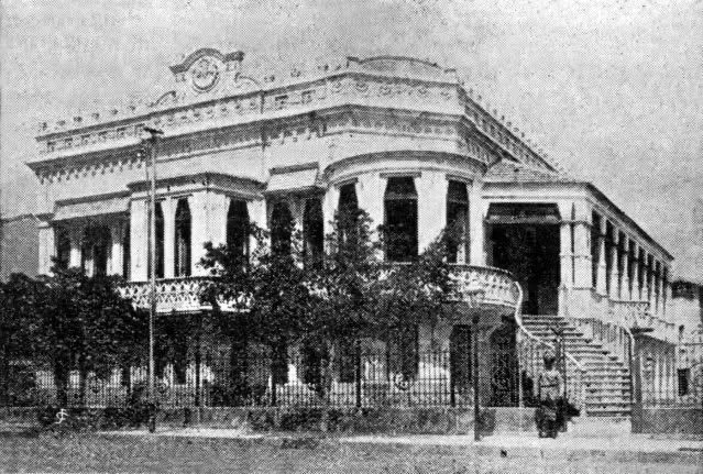 Conheça a história do Palacete Jeremias Arruda, construído entre 1919 e 1920, atual sede do Instituto do Ceará e patrimônio tombado pelo Estado desde 2019, no Centro de Fortaleza. Foto: Instituto do Ceará / Publicação Fortaleza em Fotos.
