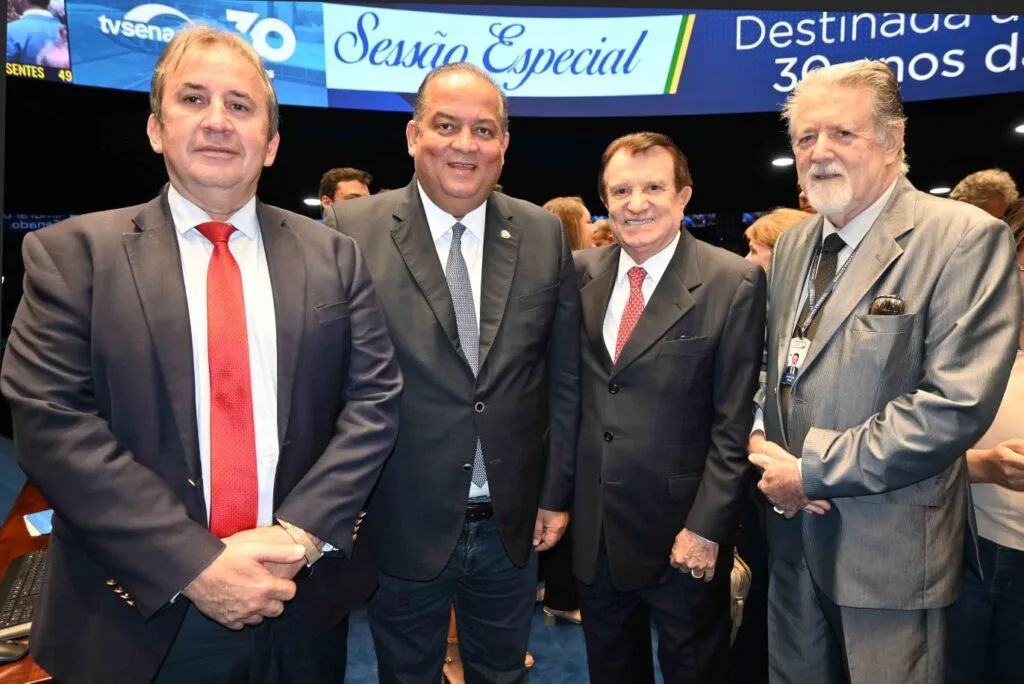 Desembargador Paulo Regis; senador Eduardo Gomes, advogado Estenio Campelo e radialista Clayton Aguiar